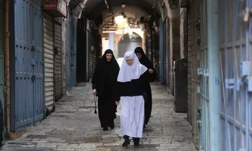 Jerusalem में पाम संडे मास पर पुलिस ने लैटिन पैट्रिआर्क को रोका Jerusalem में पाम संडे मास पर पुलिस ने लैटिन पैट्रिआर्क को रोका