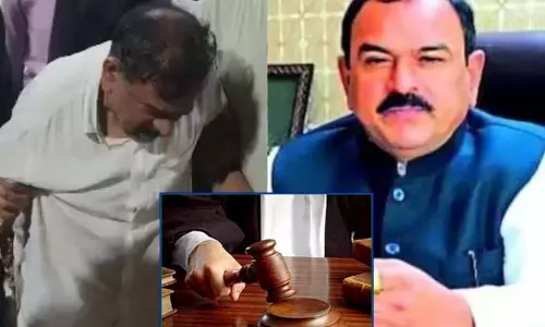 जालसाज Ashok Kharat को तीन दिन की पुलिस कस्टडी में भेजा गया जालसाज Ashok Kharat को तीन दिन की पुलिस कस्टडी में भेजा गया