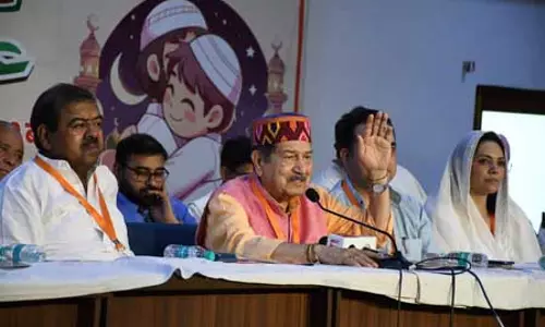 देश में संसाधनों की कोई कमी नहीं, तेल-गैस के लिए पैनिक न करें: इंद्रेश कुमार देश में संसाधनों की कोई कमी नहीं, तेल-गैस के लिए पैनिक न करें: इंद्रेश कुमार