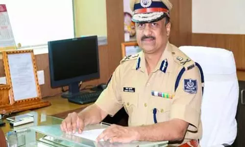 77 माओवादियों ने किया सरेंडर, डीजीपी ने बाकी उग्रवादियों से हथियार डालने की अपील की