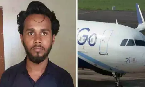 UP के एक आदमी ने इंडिगो प्लेन का दरवाज़ा खोलने की कोशिश की, भूत पर इल्ज़ाम लगाया UP के एक आदमी ने इंडिगो प्लेन का दरवाज़ा खोलने की कोशिश की, भूत पर इल्ज़ाम लगाया