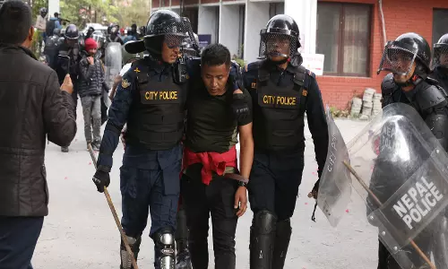 नेपाल में KP शर्मा ओली के समर्थन में प्रदर्शन हिंसक, एक घायल, नौ गिरफ्तार