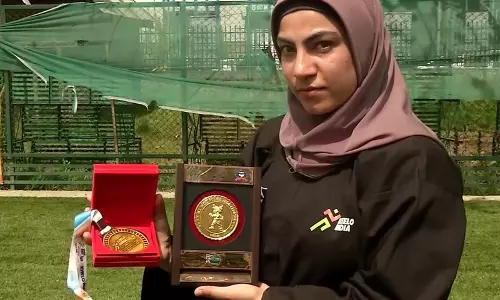 Srinagar की मुस्कान शाबान ओलंपिक महत्वाकांक्षाओं के साथ पेनकैक सिलाट स्टार के रूप में उभरीं Srinagar की मुस्कान शाबान ओलंपिक महत्वाकांक्षाओं के साथ पेनकैक सिलाट स्टार के रूप में उभरीं