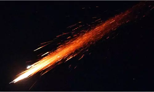 Iran ने दक्षिणी इज़राइल केमिकल फैसिलिटी को निशाना बनाया, खतरनाक लीक की आशंका
