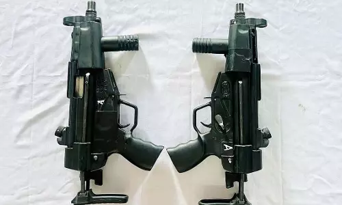 गैंगस्टर गोल्डी ढिल्लों से जुड़ी 2 Sub-Machine Gun बरामद गैंगस्टर गोल्डी ढिल्लों से जुड़ी 2 Sub-Machine Gun बरामद