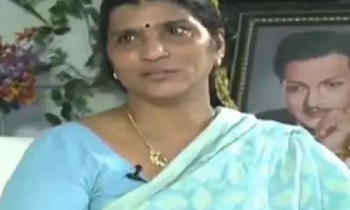 आंध्र प्रदेश के सीएम चंद्रबाबू नायडू को टीडीपी चलाने का नैतिक अधिकार नहीं: एनटीआर की पत्नी आंध्र प्रदेश के सीएम चंद्रबाबू नायडू को टीडीपी चलाने का नैतिक अधिकार नहीं: एनटीआर की पत्नी