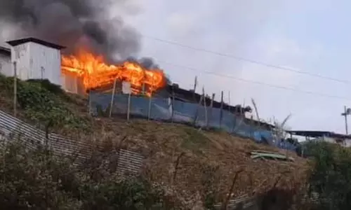 NSCN-IM ऑफिस में भीड़ ने लगाई आग, इलाके में बढ़ा तनाव NSCN-IM ऑफिस में भीड़ ने लगाई आग, इलाके में बढ़ा तनाव