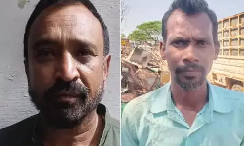 कबाड़ी दुकानों पर छापा, 1430 किलो संदिग्ध लोहा-टीन जब्त, दो गिरफ्तार कबाड़ी दुकानों पर छापा, 1430 किलो संदिग्ध लोहा-टीन जब्त, दो गिरफ्तार