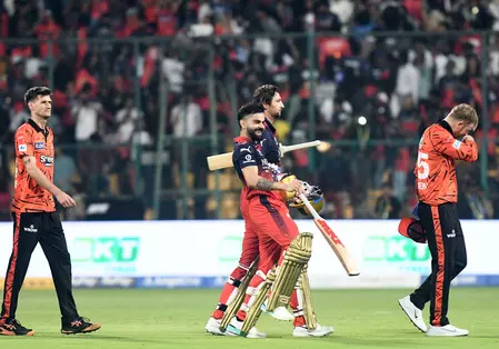 आईपीएल 2026: एसआरएच के खिलाफ जीत के साथ आरसीबी ने रचा इतिहास, आरआर का तोड़ा रिकॉर्ड आईपीएल 2026: एसआरएच के खिलाफ जीत के साथ आरसीबी ने रचा इतिहास, आरआर का तोड़ा रिकॉर्ड