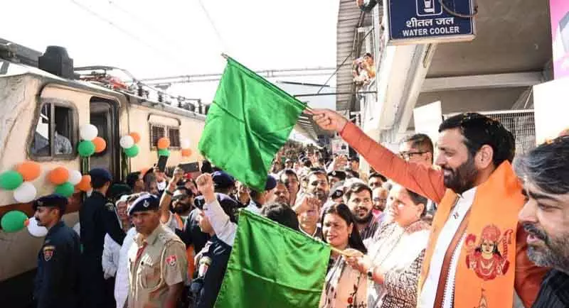 Ambala सीएम सैनी ने तीर्थयात्रियों को अयोध्या ले जा रही स्पेशल ट्रेन को हरी झंडी दिखाई Ambala सीएम सैनी ने तीर्थयात्रियों को अयोध्या ले जा रही स्पेशल ट्रेन को हरी झंडी दिखाई