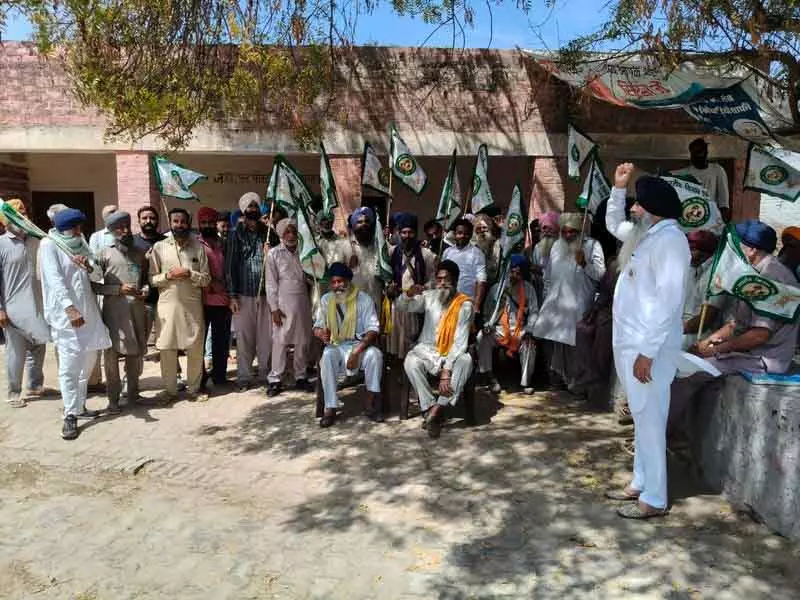 Sirsa के किसानों ने बीमा भुगतान और खरीद की जांच मांग की Sirsa के किसानों ने बीमा भुगतान और खरीद की जांच मांग की