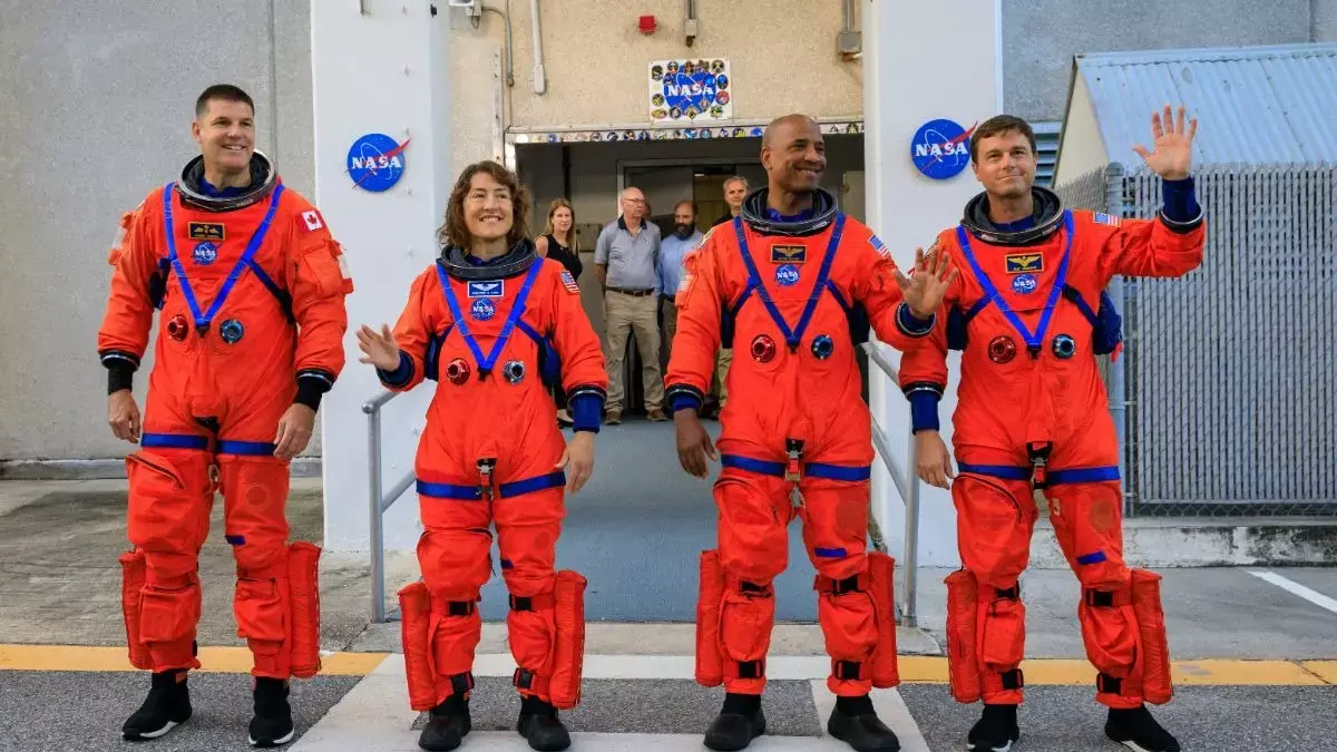 4 दिन बाकी: NASA आर्टेमिस II क्रू आखिरी तैयारी के दौर में, ऐतिहासिक मून मिशन के लिए तैयार 4 दिन बाकी: NASA आर्टेमिस II क्रू आखिरी तैयारी के दौर में, ऐतिहासिक मून मिशन के लिए तैयार