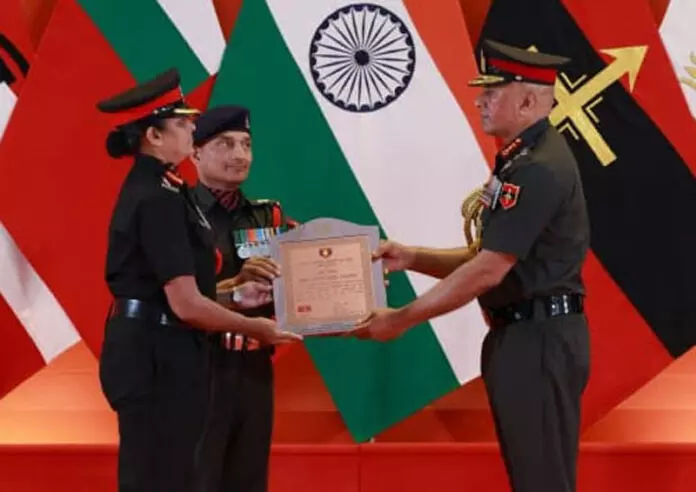Northern Army Commander ने अलंकरण समारोह में 93 वीरता और विशिष्ट सेवा पुरस्कार दिए Northern Army Commander ने अलंकरण समारोह में 93 वीरता और विशिष्ट सेवा पुरस्कार दिए