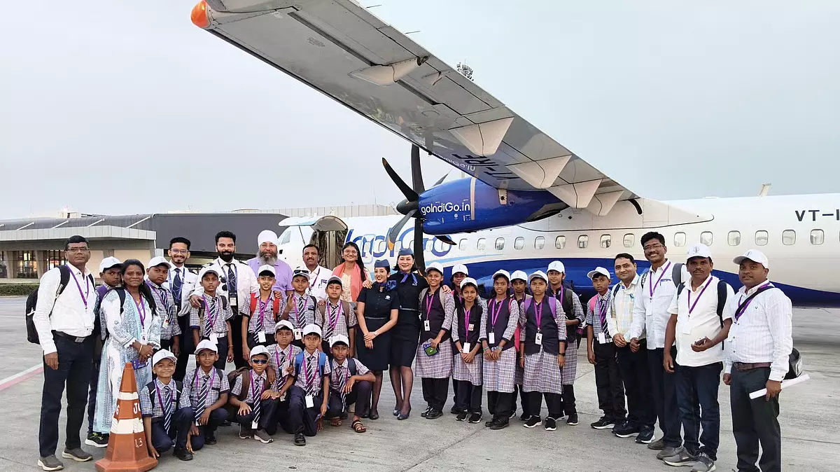Nashik : आदिवासी छात्रों ने पहली बार उड़ान भरी, साइंस सिटी अहमदाबाद का दौरा किया Nashik : आदिवासी छात्रों ने पहली बार उड़ान भरी, साइंस सिटी अहमदाबाद का दौरा किया