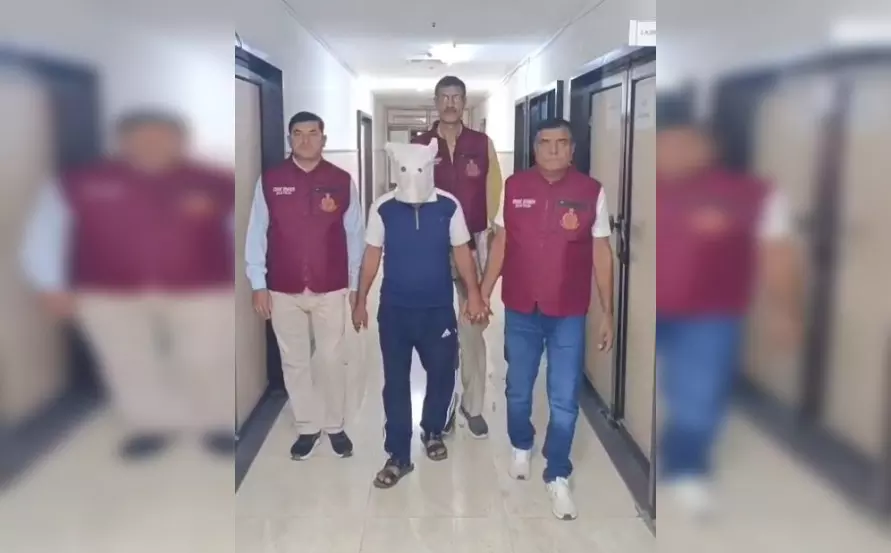 क्राइम ब्रांच की बड़ी कार्रवाई, 50 हजार के इनामी हथियार सप्लायर को दबोचा क्राइम ब्रांच की बड़ी कार्रवाई, 50 हजार के इनामी हथियार सप्लायर को दबोचा