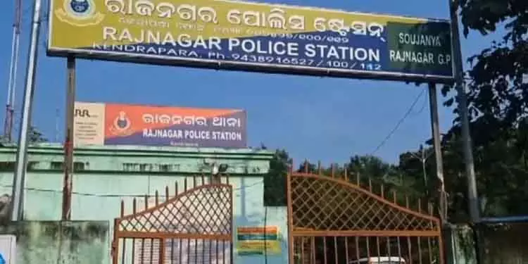 Rajnagar अवैध झींगा बांधों पर कार्रवाई के दौरान वन कर्मियों पर हमला Rajnagar अवैध झींगा बांधों पर कार्रवाई के दौरान वन कर्मियों पर हमला