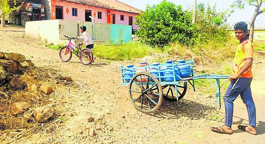 Hipparagi बैराज में पानी का लेवल गिर गया है: एक और पानी का संकट आने वाला है Hipparagi बैराज में पानी का लेवल गिर गया है: एक और पानी का संकट आने वाला है