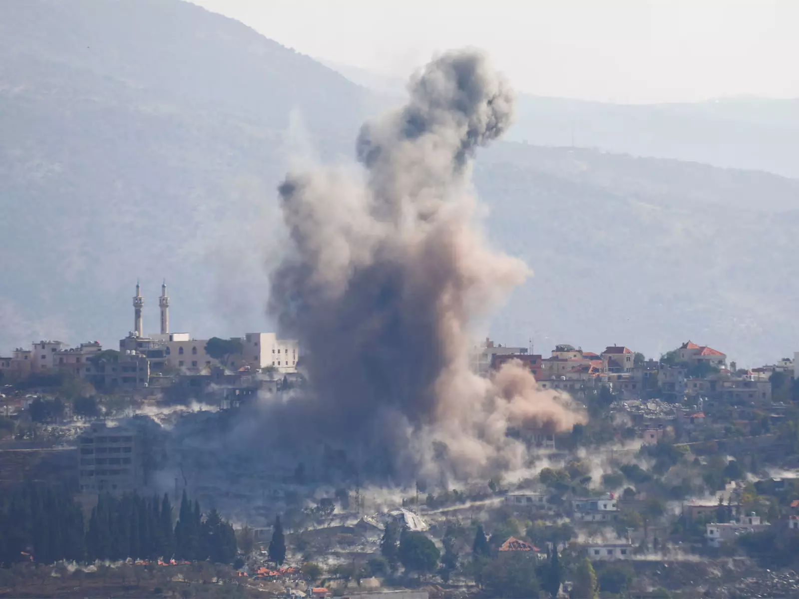 Lebanon: हिज़्बुल्लाह ने सफ़ेद के पास इज़राइली ठिकानों पर हमलों का दावा किया Lebanon: हिज़्बुल्लाह ने सफ़ेद के पास इज़राइली ठिकानों पर हमलों का दावा किया