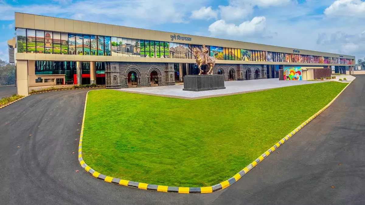 Pune : कस्टम ने एयरपोर्ट कार्गो टर्मिनल पर 26.8 करोड़ कीमत का हाइड्रोपोनिक मारिजुआना जब्त किया Pune : कस्टम ने एयरपोर्ट कार्गो टर्मिनल पर 26.8 करोड़ कीमत का हाइड्रोपोनिक मारिजुआना जब्त किया