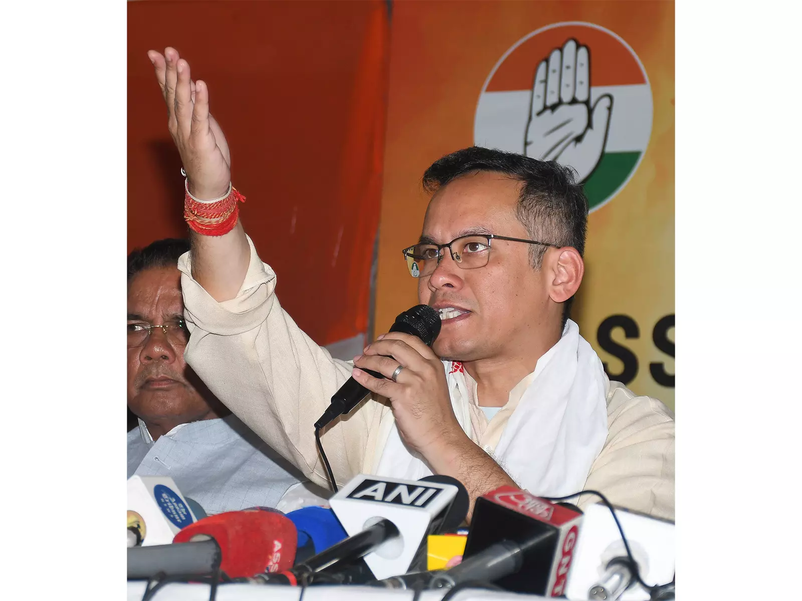 Assam में गैमन ब्रिज गिरने के बाद गौरव गोगोई ने केंद्र के हस्तक्षेप की मांग की Assam में गैमन ब्रिज गिरने के बाद गौरव गोगोई ने केंद्र के हस्तक्षेप की मांग की