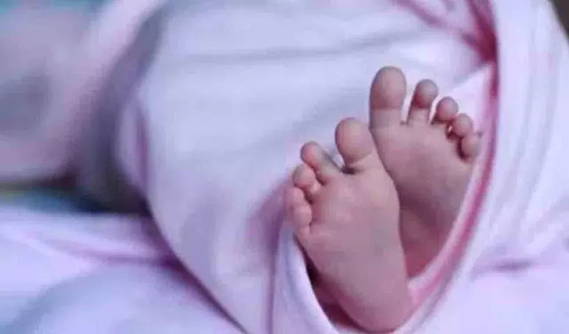 Miyapur में लोहे के गेट पर गिरने से दो साल के बच्चे की मौत Miyapur में लोहे के गेट पर गिरने से दो साल के बच्चे की मौत