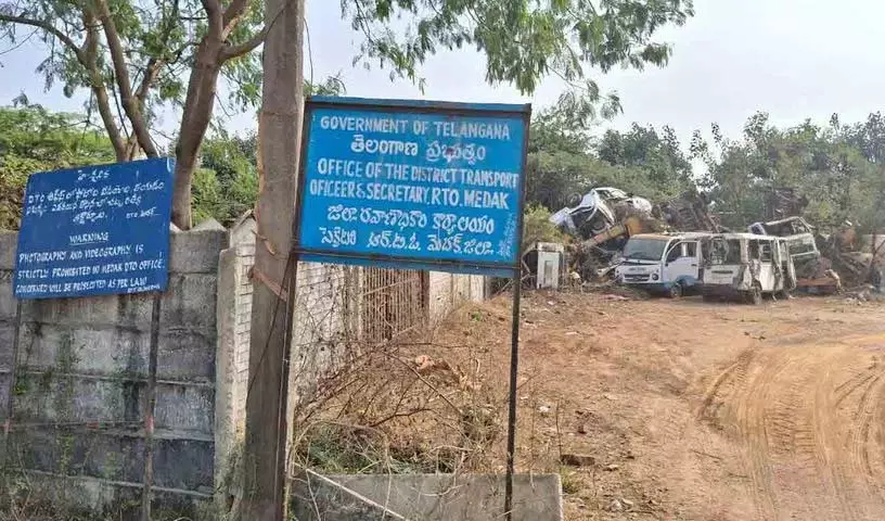 मेडक RTO ऑफिस में भ्रष्टाचार और देरी की रिपोर्ट मेडक RTO ऑफिस में भ्रष्टाचार और देरी की रिपोर्ट