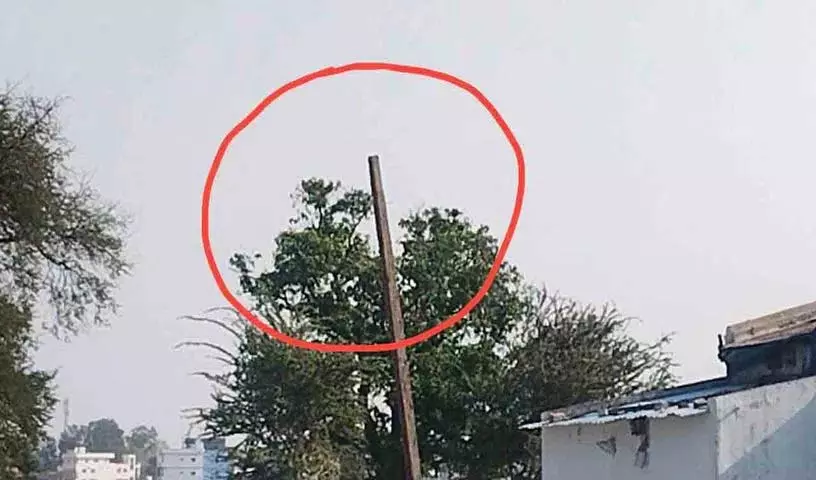 मेडक के नरसापुर खेतों से 11 kV तार चोरी मेडक के नरसापुर खेतों से 11 kV तार चोरी