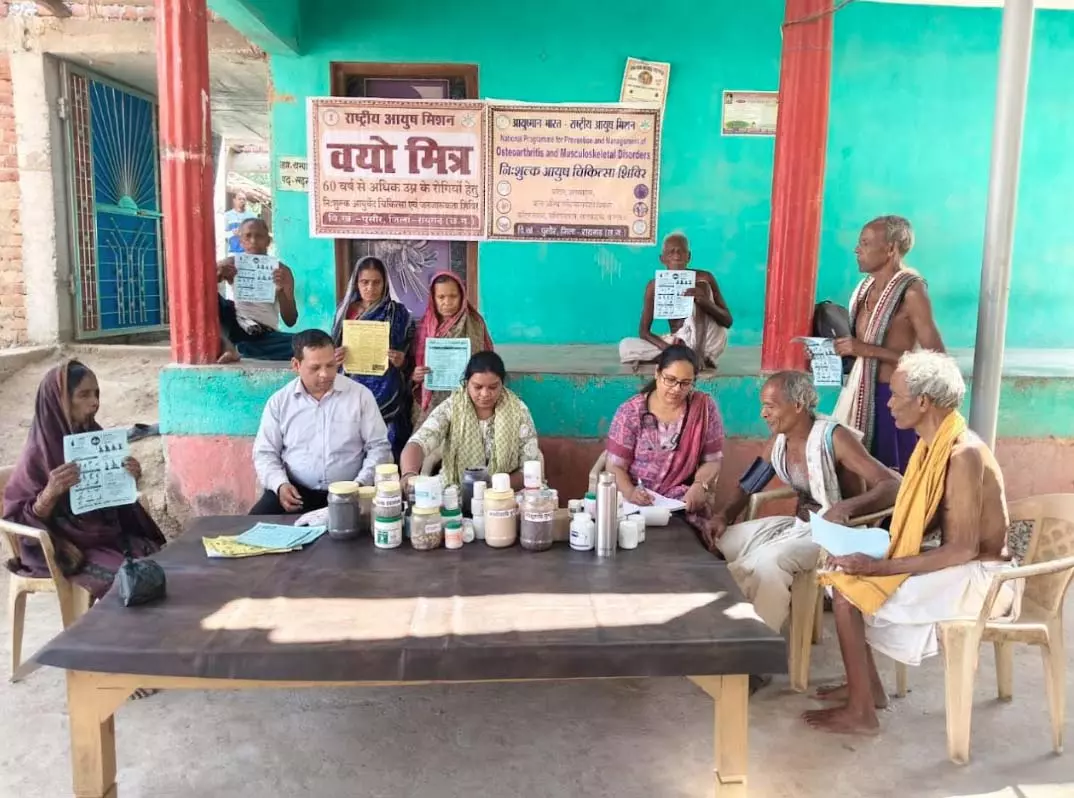 आयुर्वेद चिकित्सा शिविर में 405 ग्रामीणों का निःशुल्क उपचार, स्वास्थ्य जागरूकता को बढ़ावा आयुर्वेद चिकित्सा शिविर में 405 ग्रामीणों का निःशुल्क उपचार, स्वास्थ्य जागरूकता को बढ़ावा