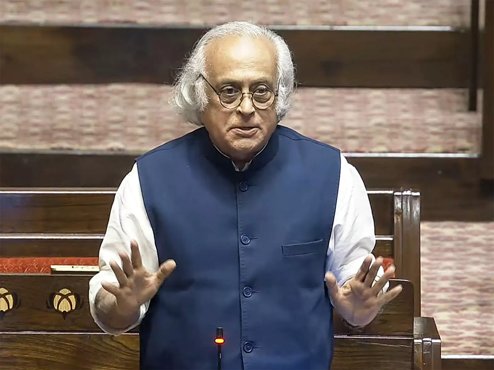 जयराम रमेश ने Kutch में ग्रेट इंडियन बस्टर्ड के संरक्षण का श्रेय लेने के लिए केंद्र सरकार की आलोचना की जयराम रमेश ने Kutch में ग्रेट इंडियन बस्टर्ड के संरक्षण का श्रेय लेने के लिए केंद्र सरकार की आलोचना की