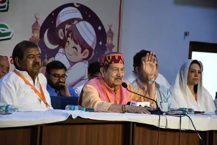 देश में संसाधनों की कोई कमी नहीं, तेल-गैस के लिए पैनिक न करें: इंद्रेश कुमार देश में संसाधनों की कोई कमी नहीं, तेल-गैस के लिए पैनिक न करें: इंद्रेश कुमार