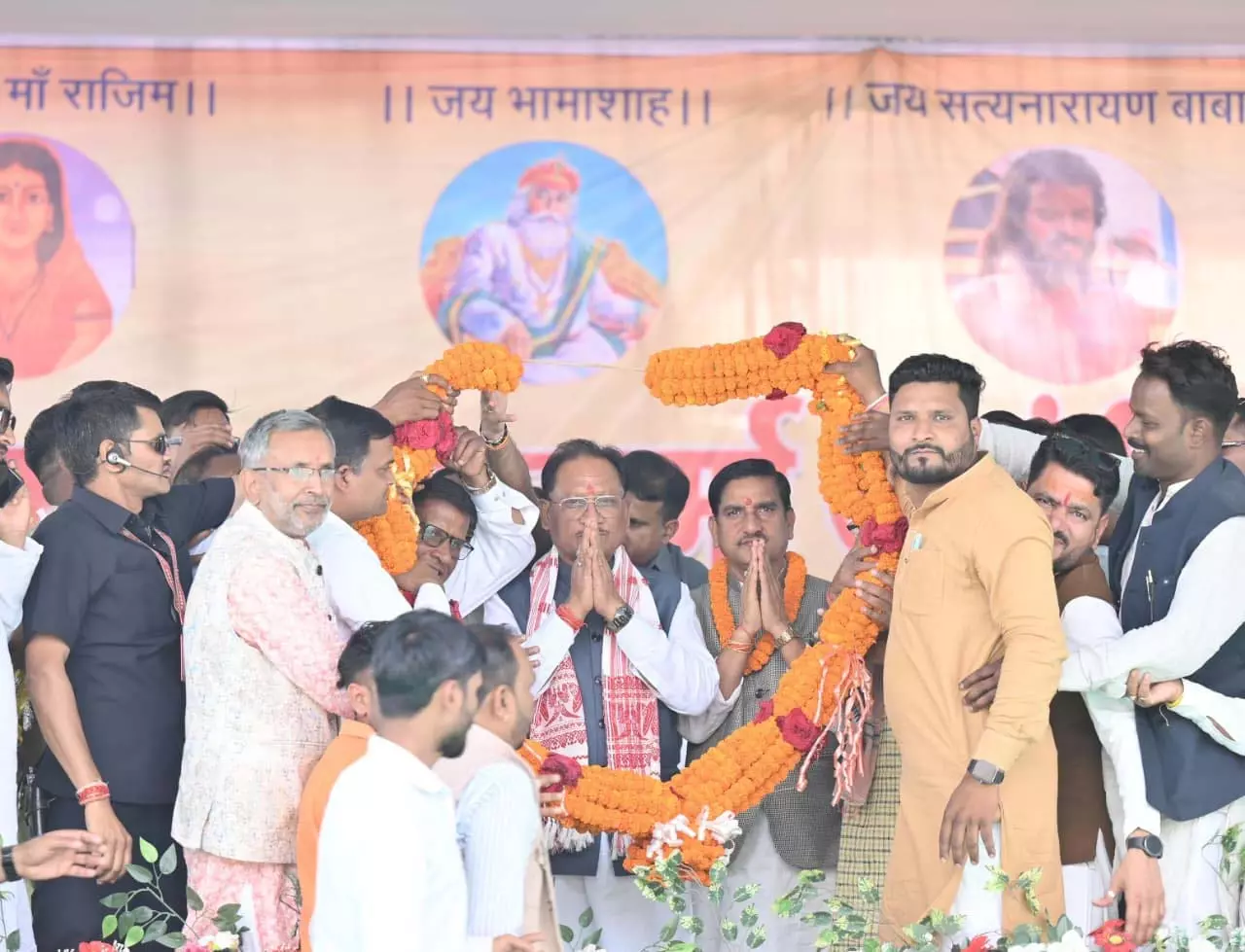सूरजपुर में भक्त माता कर्मा जयंती महोत्सव में शामिल हुए मुख्यमंत्री साय सूरजपुर में भक्त माता कर्मा जयंती महोत्सव में शामिल हुए मुख्यमंत्री साय