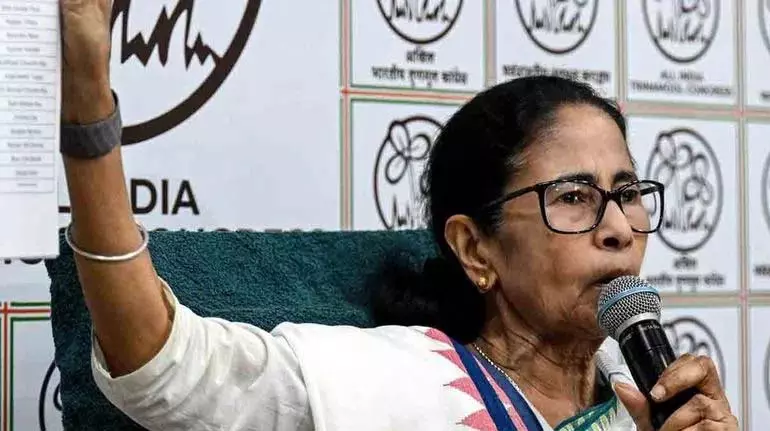 ममता ने चेतावनी दी कि अगर BJP जीती तो पश्चिम बंगाल में मछलियां खत्म हो सकती ममता ने चेतावनी दी कि अगर BJP जीती तो पश्चिम बंगाल में मछलियां खत्म हो सकती
