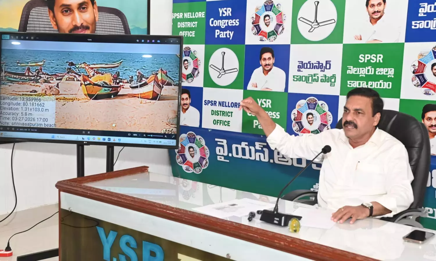 YSRC नेता काकानी गोवर्धन रेड्डी ने नावों की गायब होने को लेकर साज़िश का आरोप लगाया YSRC नेता काकानी गोवर्धन रेड्डी ने नावों की गायब होने को लेकर साज़िश का आरोप लगाया