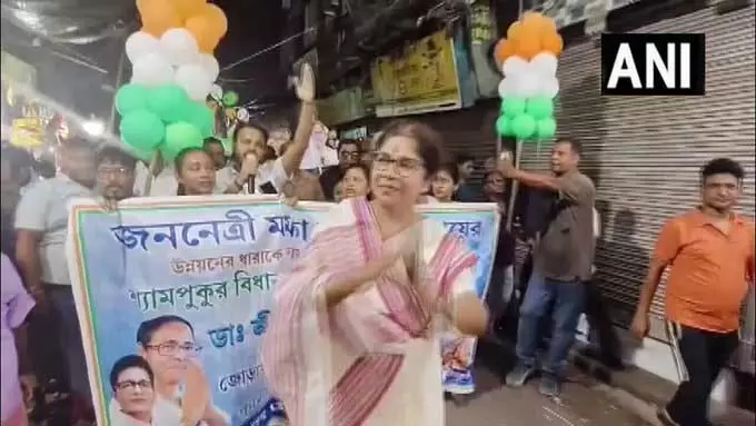श्यामपुकुर में TMC का शक्ति प्रदर्शन, शशि पांजा ने पथुरिया घाट में किया जनसंपर्क श्यामपुकुर में TMC का शक्ति प्रदर्शन, शशि पांजा ने पथुरिया घाट में किया जनसंपर्क