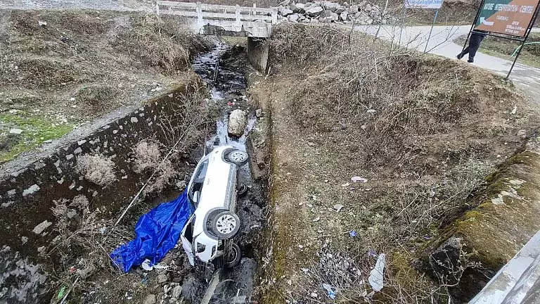 Jaynagar के डॉक्टर कपल अरुणाचल में गंभीर एक्सीडेंट में घायल Jaynagar के डॉक्टर कपल अरुणाचल में गंभीर एक्सीडेंट में घायल