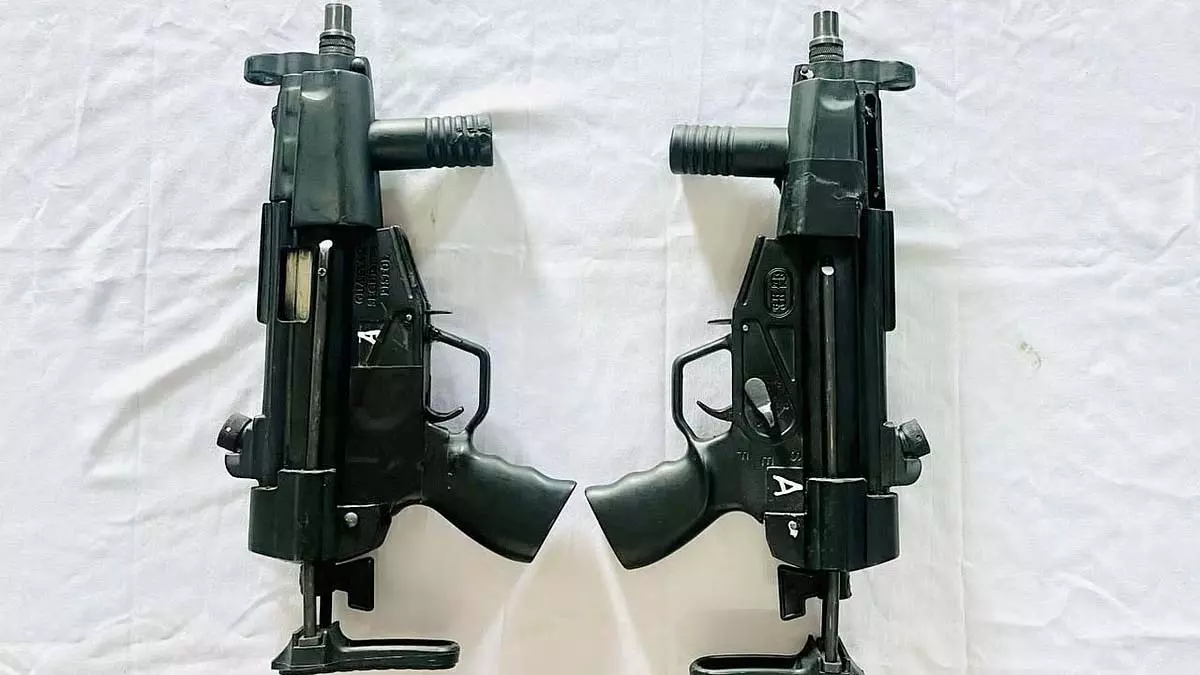 गैंगस्टर गोल्डी ढिल्लों से जुड़ी 2 Sub-Machine Gun बरामद गैंगस्टर गोल्डी ढिल्लों से जुड़ी 2 Sub-Machine Gun बरामद
