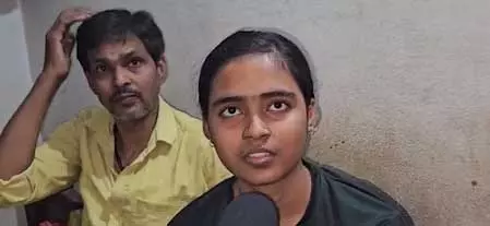 बिहार : मैट्रिक परीक्षा में सुहानी सोनम का कमाल, बताया- रिजल्ट देखकर खुशी हो रही है बिहार : मैट्रिक परीक्षा में सुहानी सोनम का कमाल, बताया- रिजल्ट देखकर खुशी हो रही है