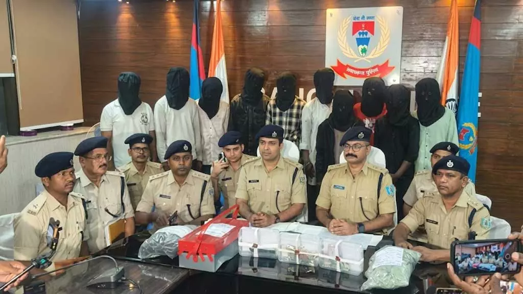 Arrested: पेट्रोल पंपों -दुकानों में लूटपाट करने वाले गिरोह के 11 अपराधी गिरफ्तार Arrested: पेट्रोल पंपों -दुकानों में लूटपाट करने वाले गिरोह के 11 अपराधी गिरफ्तार