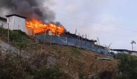 NSCN-IM ऑफिस में भीड़ ने लगाई आग, इलाके में बढ़ा तनाव NSCN-IM ऑफिस में भीड़ ने लगाई आग, इलाके में बढ़ा तनाव