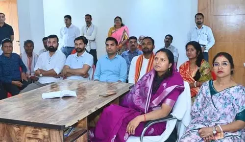 मंत्री लक्ष्मी राजवाड़े ने सुनी ‘मन की बात’ मंत्री लक्ष्मी राजवाड़े ने सुनी ‘मन की बात’