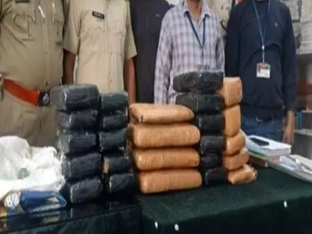 RPF का अभियान तेज, 1.93 करोड़ रुपए से अधिक का प्रतिबंधित सामान बरामद RPF का अभियान तेज, 1.93 करोड़ रुपए से अधिक का प्रतिबंधित सामान बरामद
