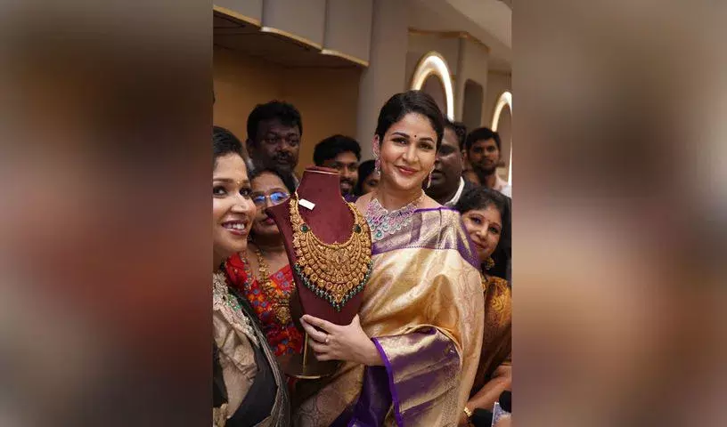 Actress Lavanya Tripati ने सिकंदराबाद के आरपी रोड पर श्री वेंकटरमण गोल्ड एंड डायमंड्स का ग्रैंड लॉन्च किया Actress Lavanya Tripati ने सिकंदराबाद के आरपी रोड पर श्री वेंकटरमण गोल्ड एंड डायमंड्स का ग्रैंड लॉन्च किया