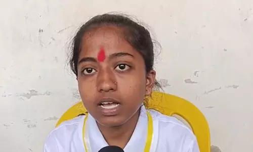 टायर पंचर बनाने वाले की बेटी बनी टॉपर, चाय बेचने वाले की बेटी ने भी कर दिखाया कमाल टायर पंचर बनाने वाले की बेटी बनी टॉपर, चाय बेचने वाले की बेटी ने भी कर दिखाया कमाल
