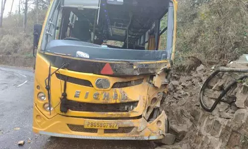 मोरनी जा रहे Haryana के 20 स्कूली बच्चे बस के ब्रेक फेल होने से घायल मोरनी जा रहे Haryana के 20 स्कूली बच्चे बस के ब्रेक फेल होने से घायल