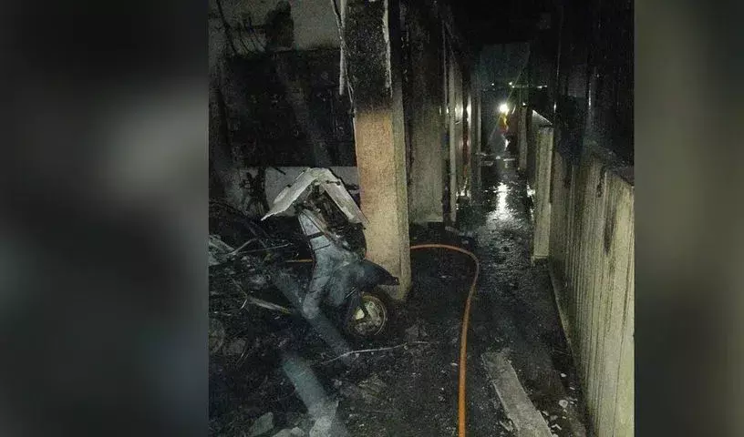 Sangareddy: संगारेड्डी अपार्टमेंट में आग लगी, 16 परिवार सुरक्षित बच गए Sangareddy: संगारेड्डी अपार्टमेंट में आग लगी, 16 परिवार सुरक्षित बच गए