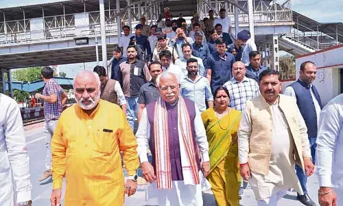 Haryana डायरी: खट्टर की करनाल तक की ट्रेन यात्रा की तारीफ़ हुई Haryana डायरी: खट्टर की करनाल तक की ट्रेन यात्रा की तारीफ़ हुई