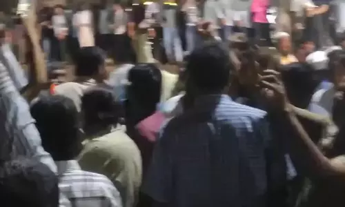 Video: राजेंद्रनगर में एलपीजी की कमी के विरोध में ऑटो चालकों ने किया प्रदर्शन Video: राजेंद्रनगर में एलपीजी की कमी के विरोध में ऑटो चालकों ने किया प्रदर्शन