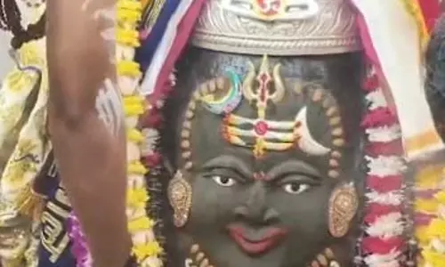 चैत्र शुक्ल द्वादशी पर बाबा महाकाल की भस्म आरती में हजारों श्रद्धालुओं ने लिया आशीर्वाद