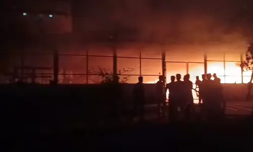 अपशिष्ट सेंटर में लगी आग, करीब के वार्ड में हड़कंप अपशिष्ट सेंटर में लगी आग, करीब के वार्ड में हड़कंप