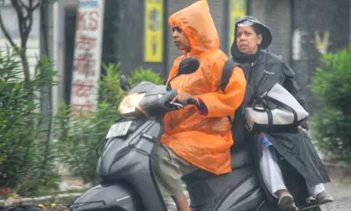 ट्राईसिटी, Punjab और Haryana में बारिश से तापमान गिरा, किसानों को फसल खराब होने का डर ट्राईसिटी, Punjab और Haryana में बारिश से तापमान गिरा, किसानों को फसल खराब होने का डर